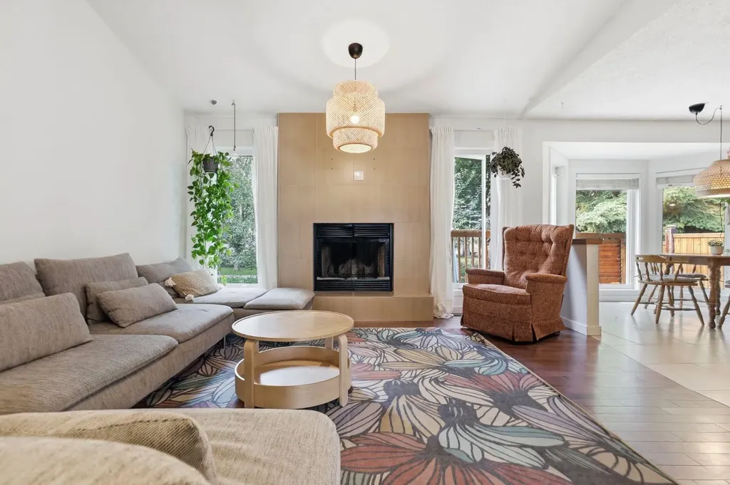 420 Douglasbank Court SE Calgary AB T2Z1X1