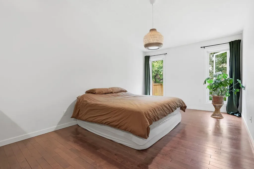 420 Douglasbank Court SE Calgary AB T2Z1X1