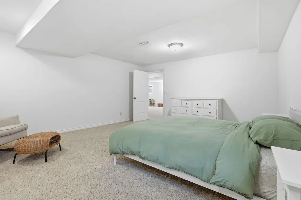 420 Douglasbank Court SE Calgary AB T2Z1X1