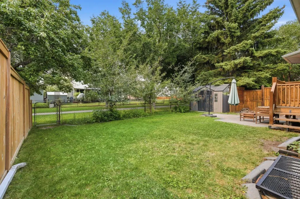 420 Douglasbank Court SE Calgary AB T2Z1X1