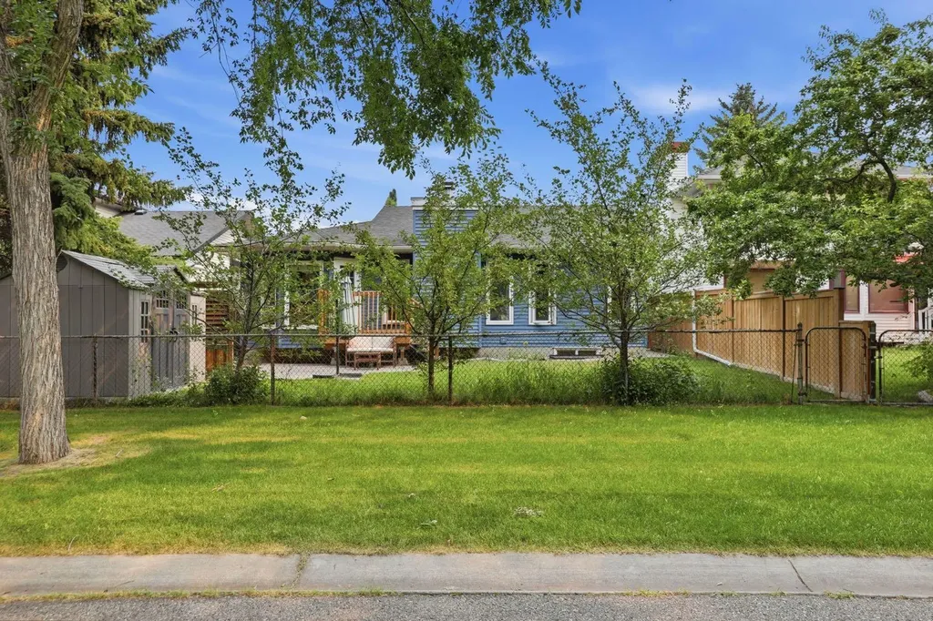 420 Douglasbank Court SE Calgary AB T2Z1X1