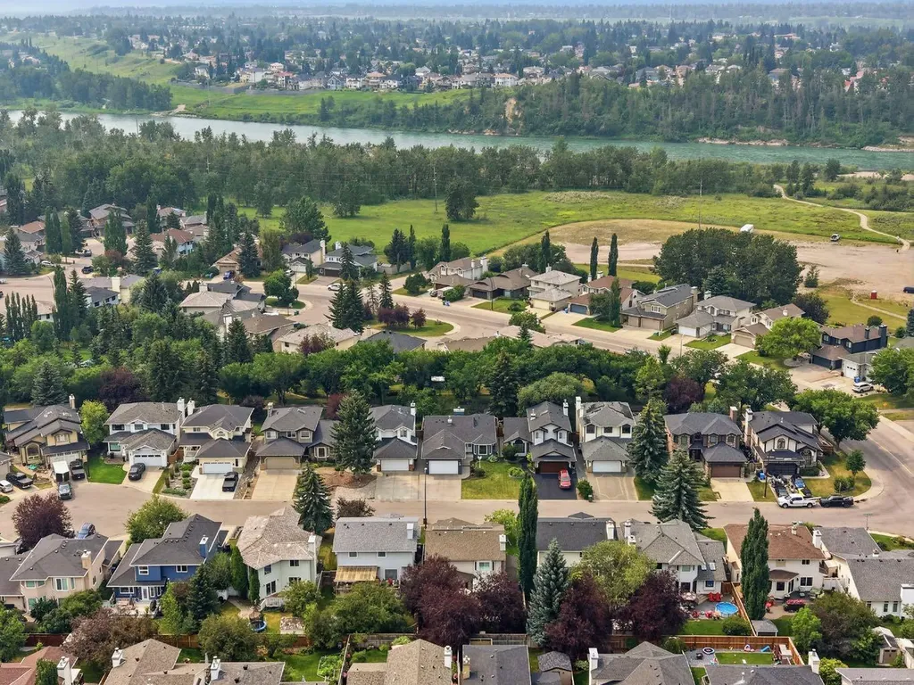 420 Douglasbank Court SE Calgary AB T2Z1X1