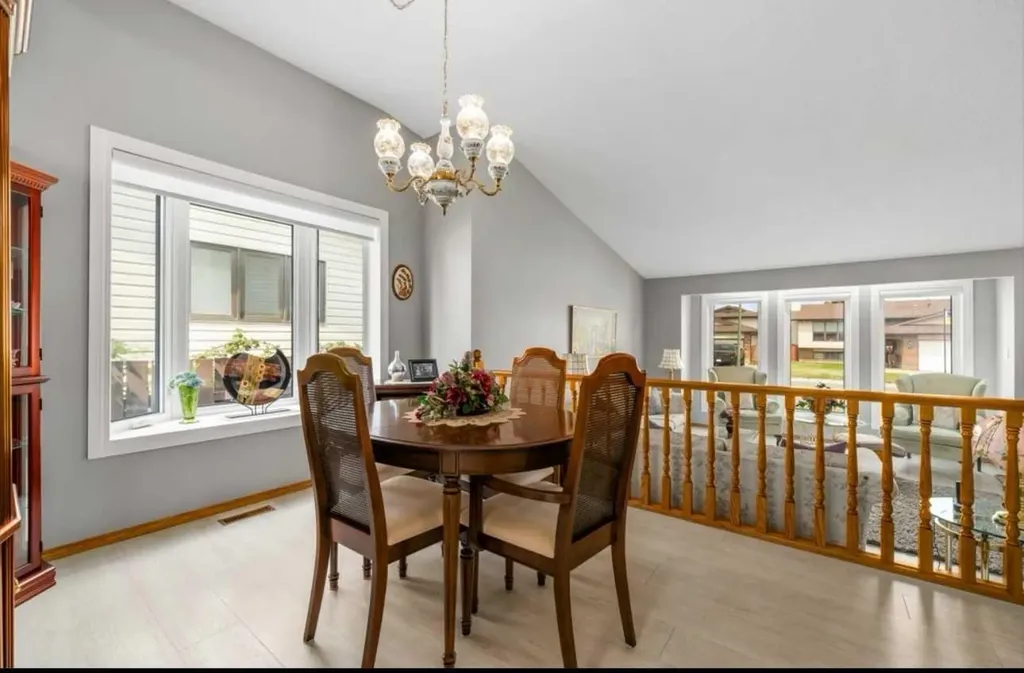 16 Carry Court SE Medicine Hat AB T1B 3T9