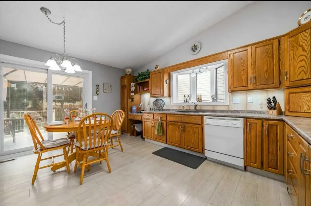 16 Carry Court SE Medicine Hat AB T1B 3T9