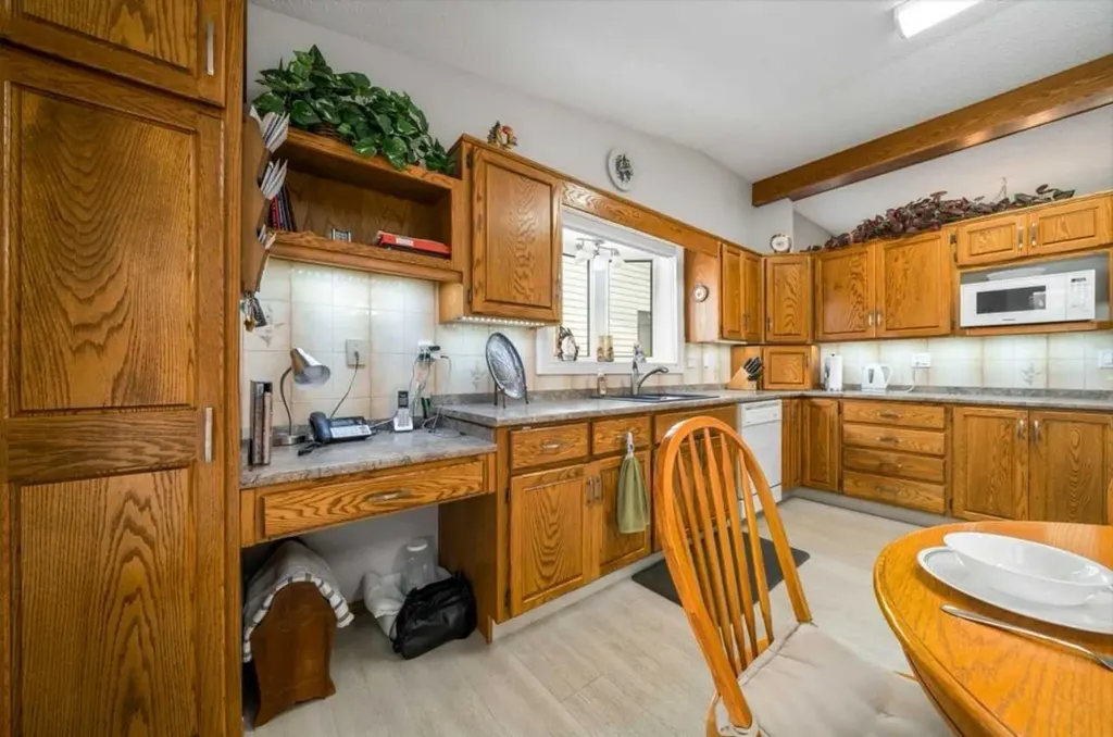 16 Carry Court SE Medicine Hat AB T1B 3T9