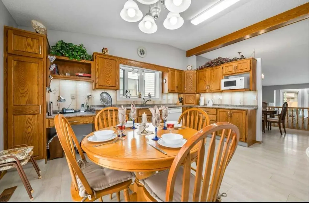 16 Carry Court SE Medicine Hat AB T1B 3T9