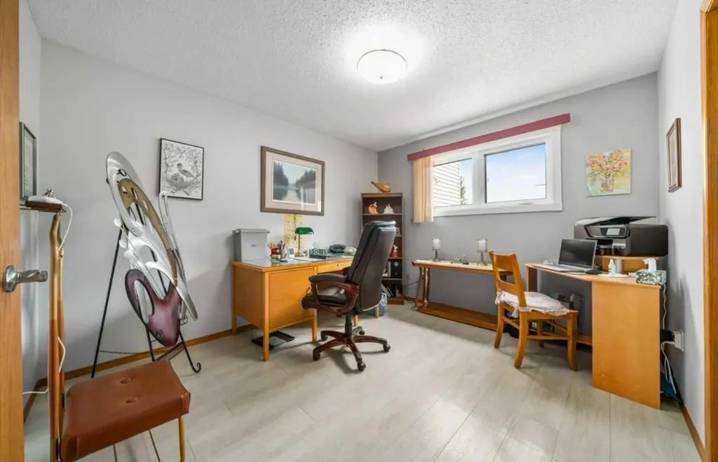 16 Carry Court SE Medicine Hat AB T1B 3T9