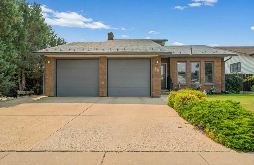 16 Carry Court SE Medicine Hat AB T1B 3T9