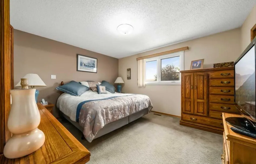 16 Carry Court SE Medicine Hat AB T1B 3T9