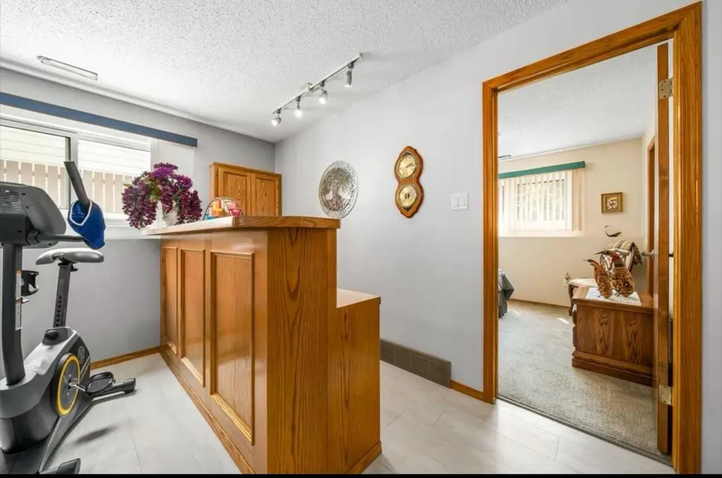 16 Carry Court SE Medicine Hat AB T1B 3T9
