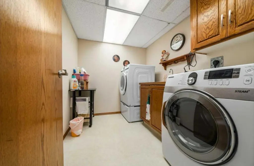 16 Carry Court SE Medicine Hat AB T1B 3T9