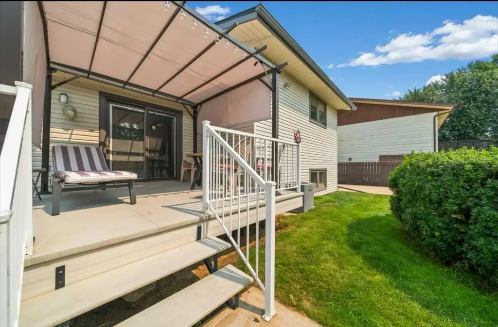16 Carry Court SE Medicine Hat AB T1B 3T9