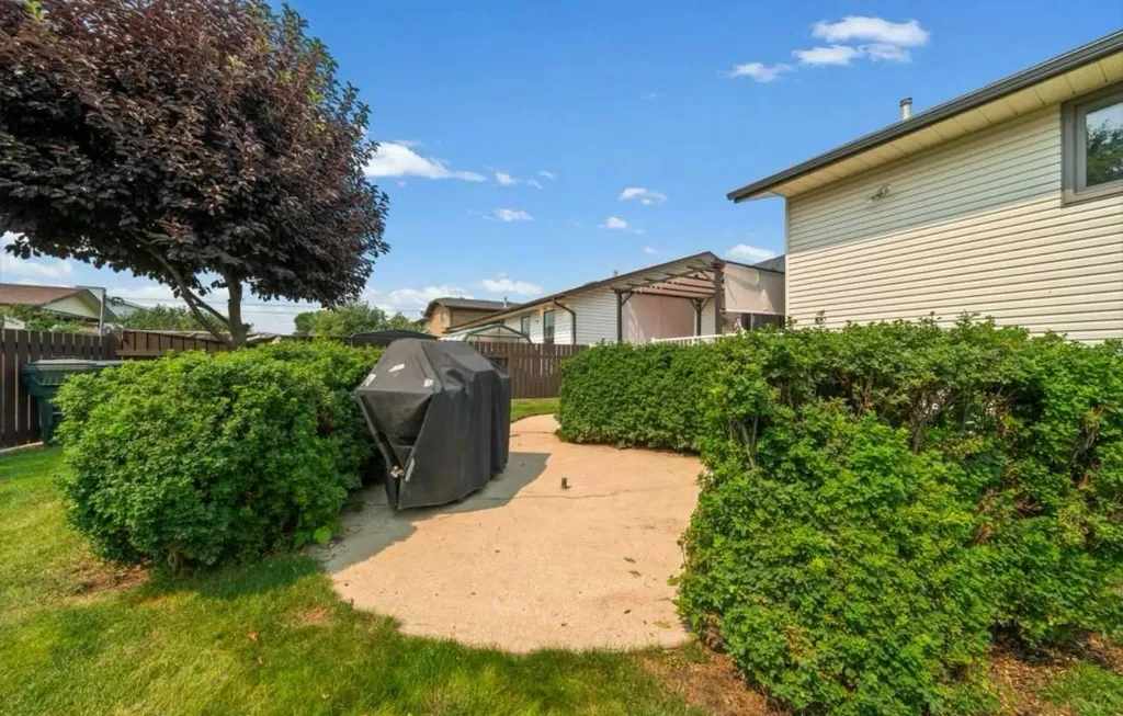 16 Carry Court SE Medicine Hat AB T1B 3T9
