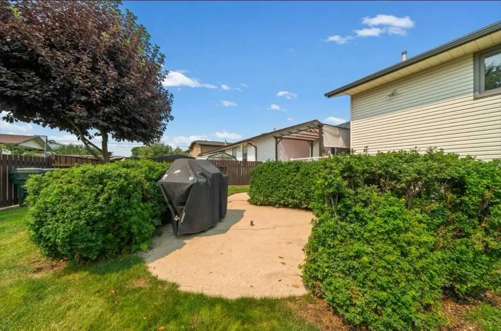 16 Carry Court SE Medicine Hat AB T1B 3T9