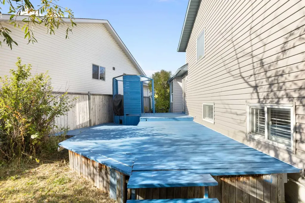 331 Coverdale Court NE Calgary AB T3K 4J8