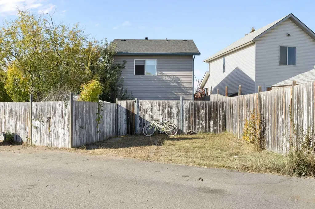 331 Coverdale Court NE Calgary AB T3K 4J8