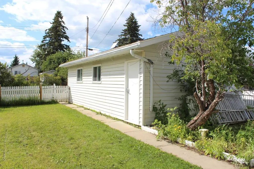 420 3rd Street NE Manning AB T0H 2M0
