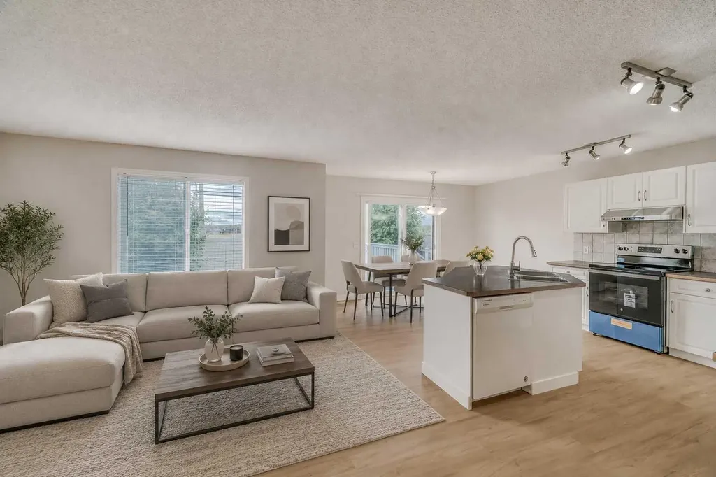 130 Somerglen Way SW Calgary AB T2Y 4B2