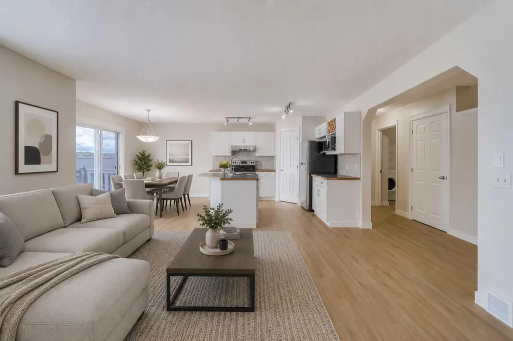 130 Somerglen Way SW Calgary AB T2Y 4B2