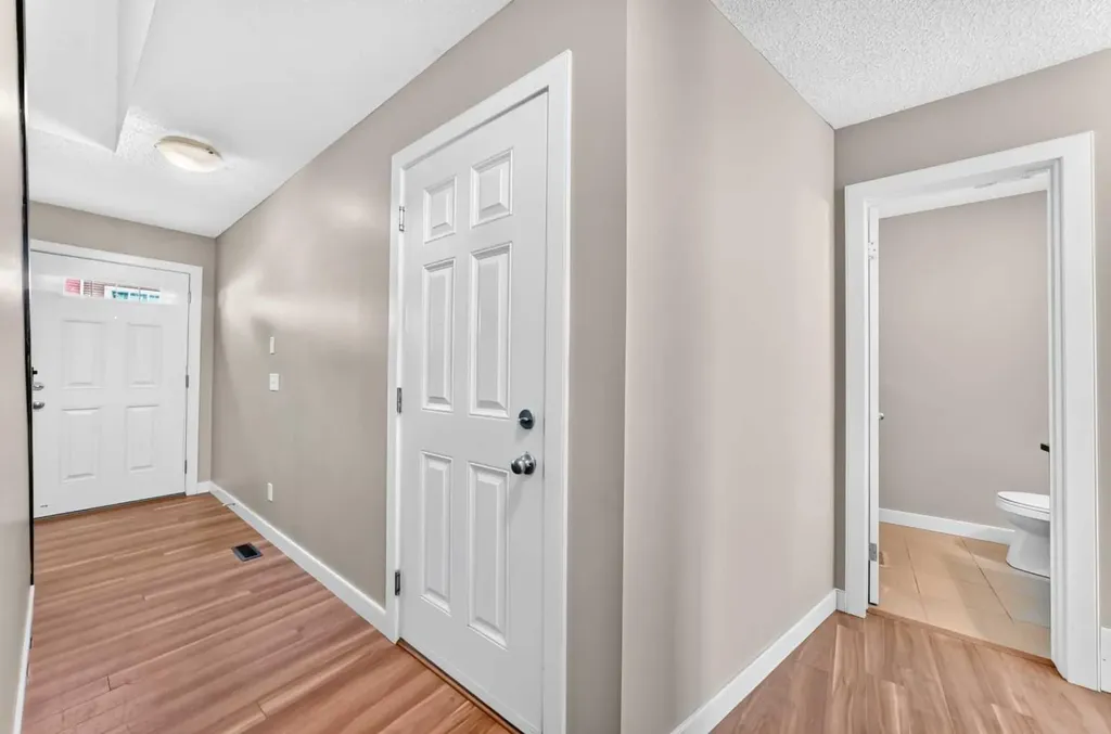 141 Pantego Lane NW Calgary AB T3K0T1