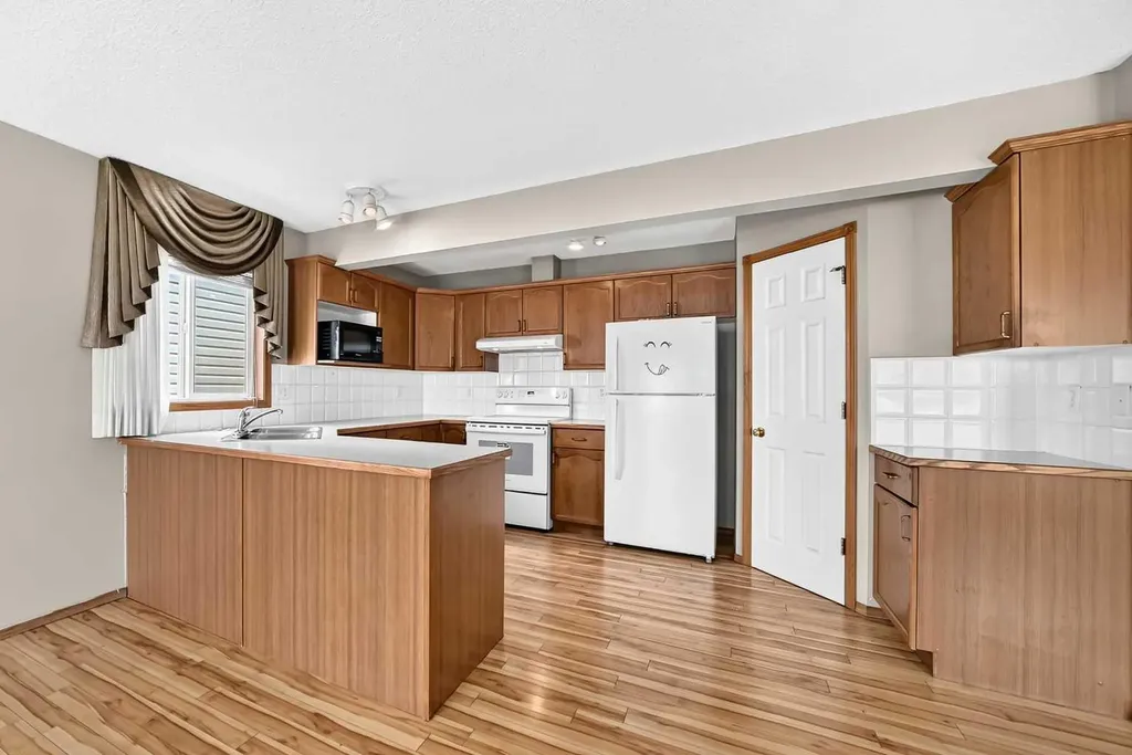 54 Coral Springs Court NE Calgary AB T3J 3W9