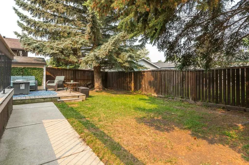 167 Deerpath Court SE Calgary AB T2J 6K9
