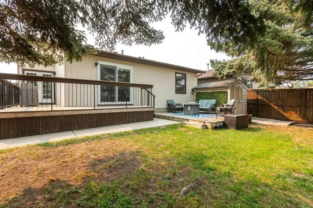 167 Deerpath Court SE Calgary AB T2J 6K9