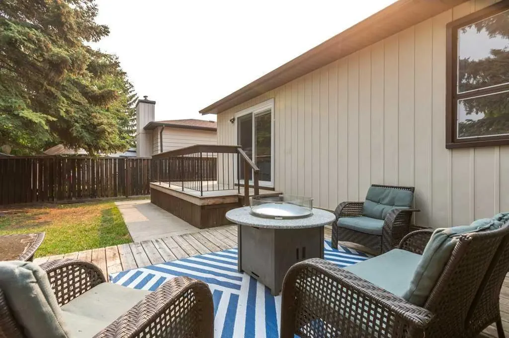 167 Deerpath Court SE Calgary AB T2J 6K9