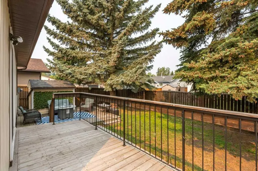 167 Deerpath Court SE Calgary AB T2J 6K9