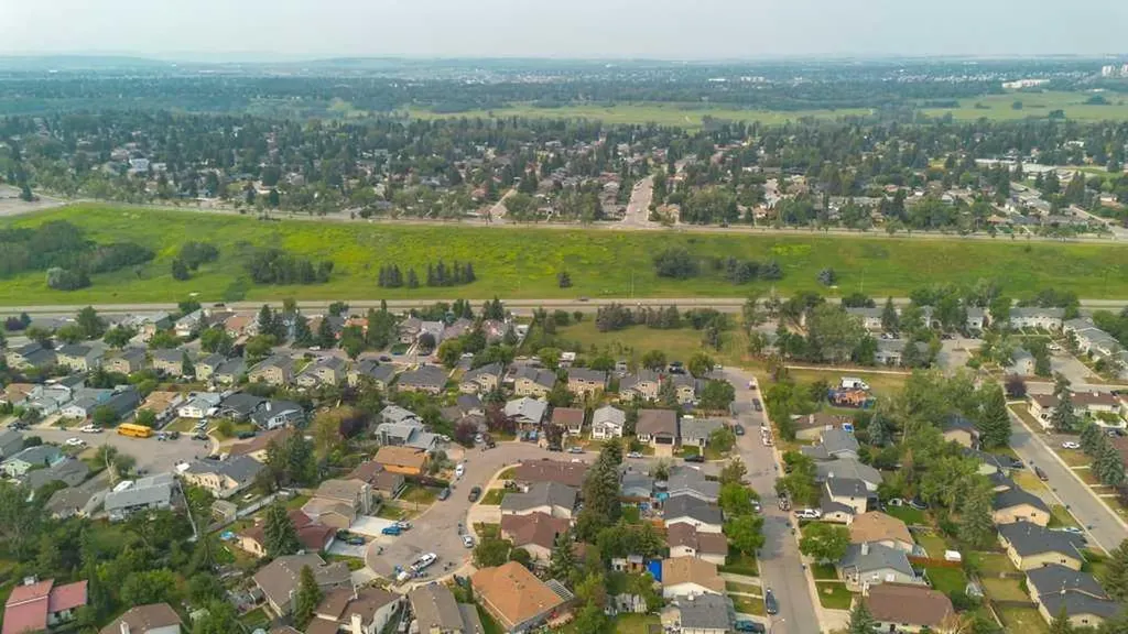 167 Deerpath Court SE Calgary AB T2J 6K9
