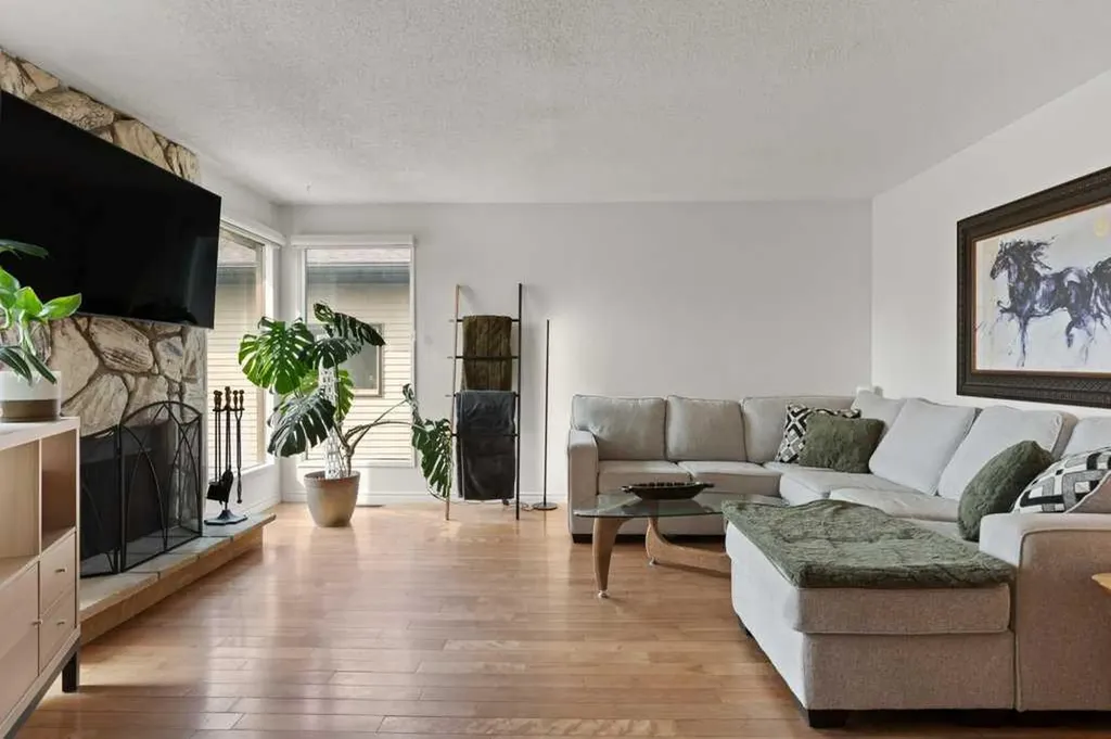 167 Deerpath Court SE Calgary AB T2J 6K9