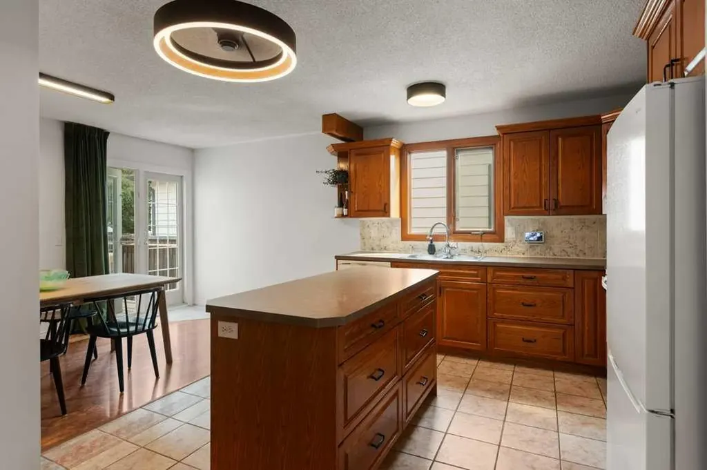167 Deerpath Court SE Calgary AB T2J 6K9