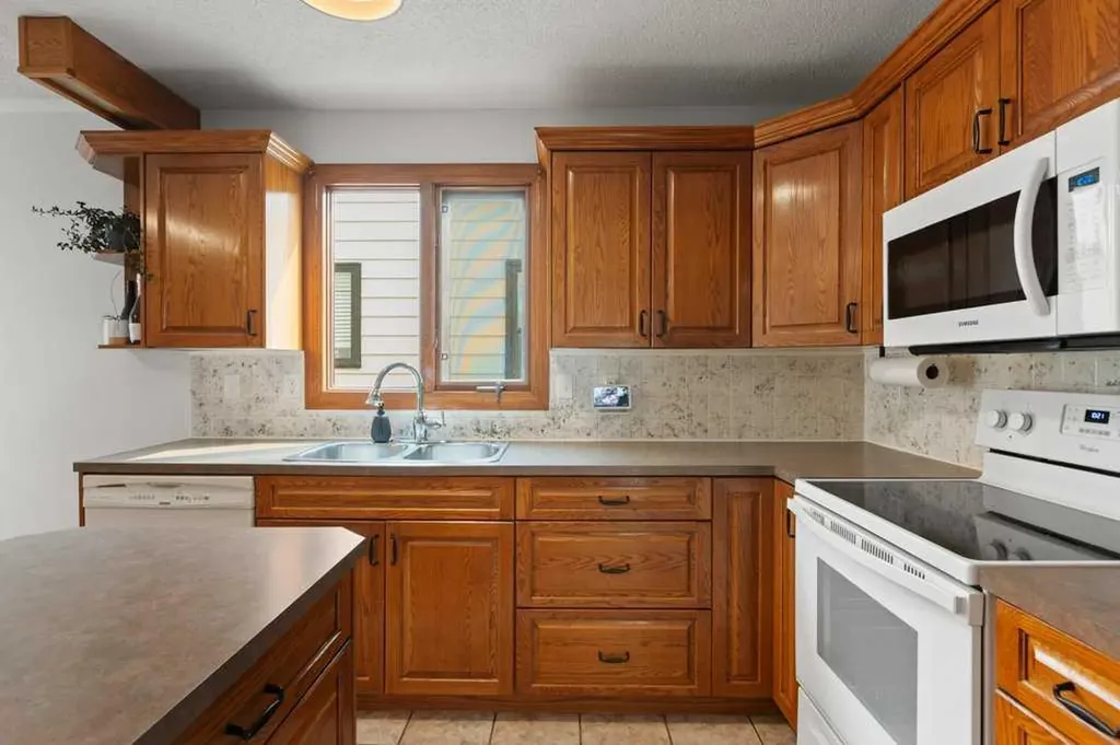 167 Deerpath Court SE Calgary AB T2J 6K9