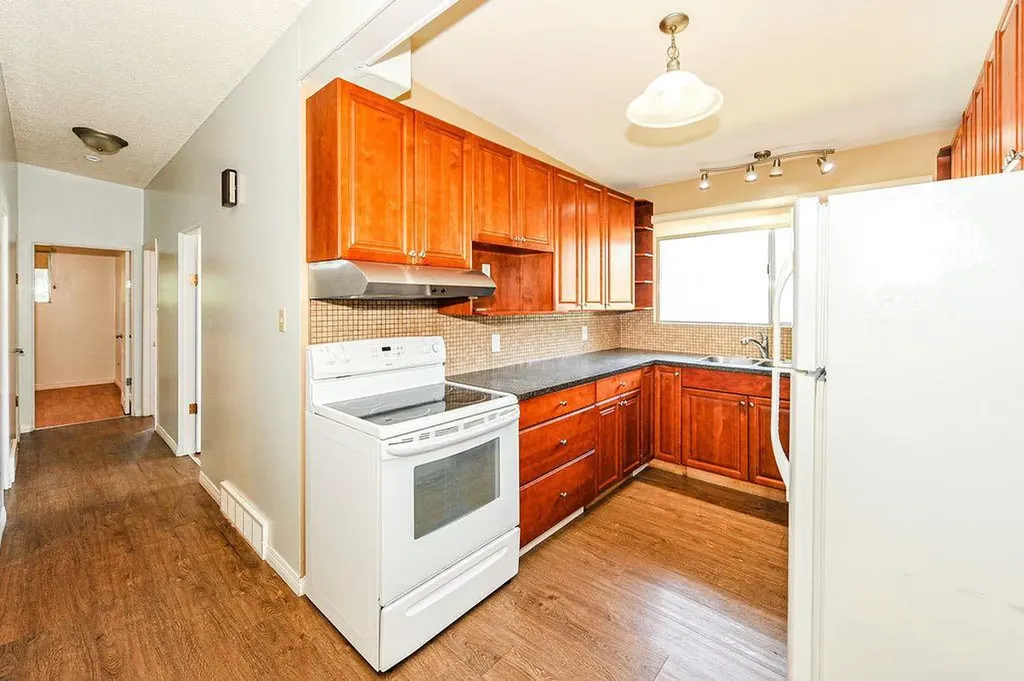 Mount Pleasant Drive Camrose AB T4V 2M6