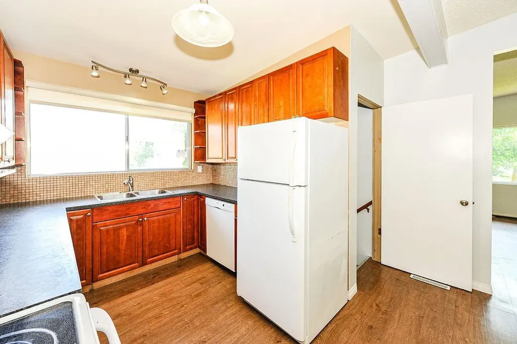 Mount Pleasant Drive Camrose AB T4V 2M6