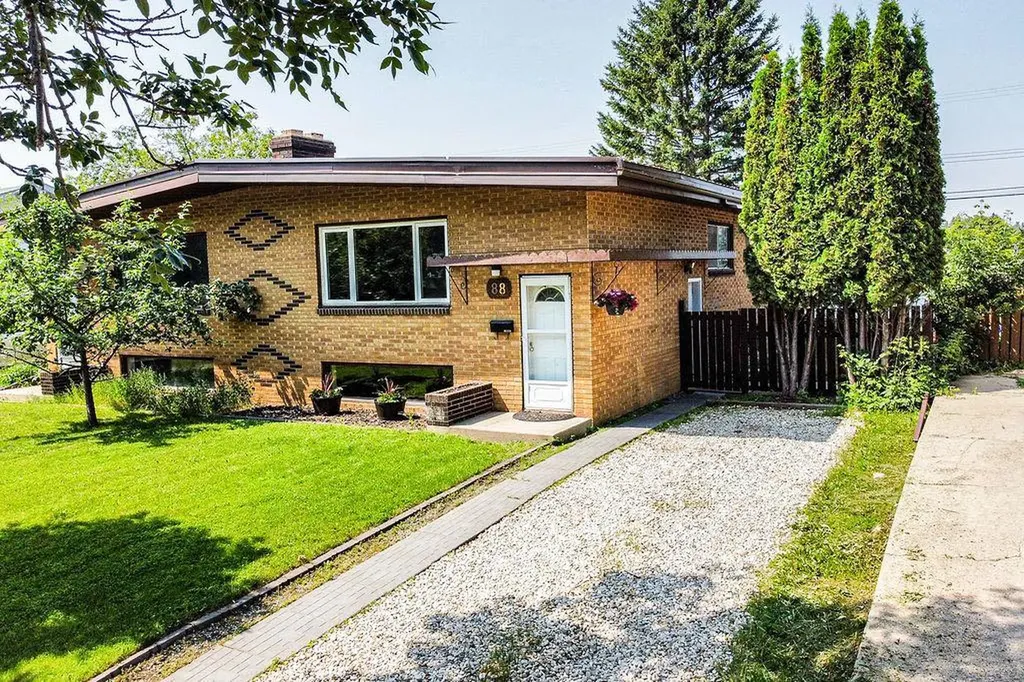 Mount Pleasant Drive Camrose AB T4V 2M6