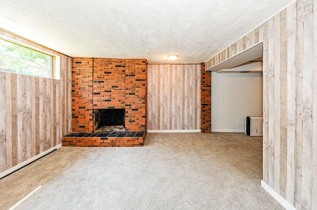 Mount Pleasant Drive Camrose AB T4V 2M6