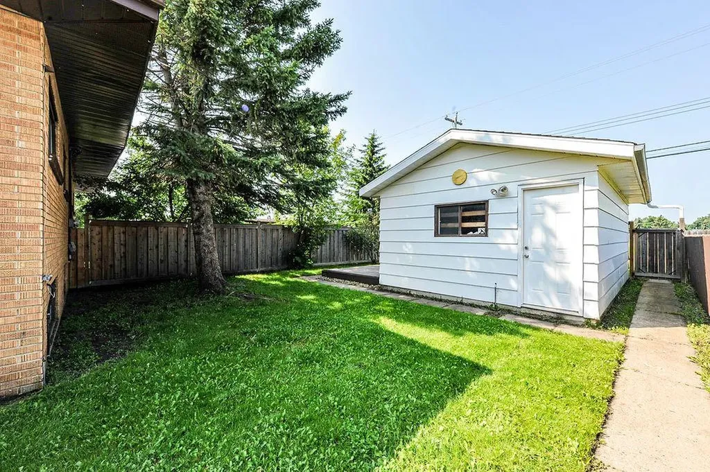 Mount Pleasant Drive Camrose AB T4V 2M6