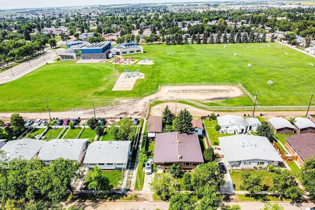 Mount Pleasant Drive Camrose AB T4V 2M6