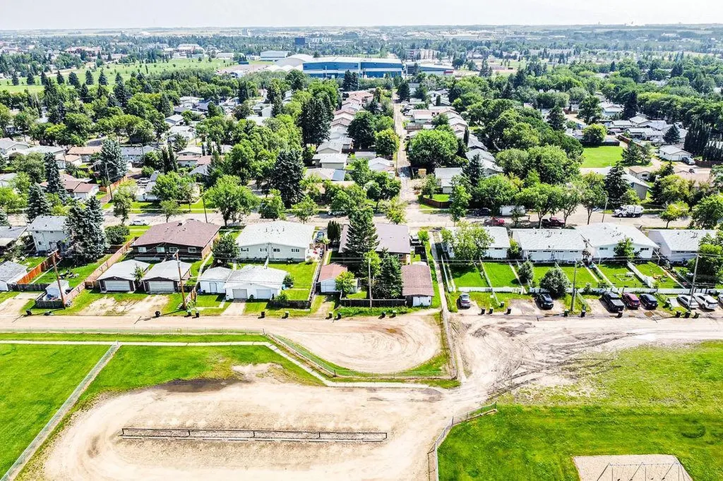 Mount Pleasant Drive Camrose AB T4V 2M6