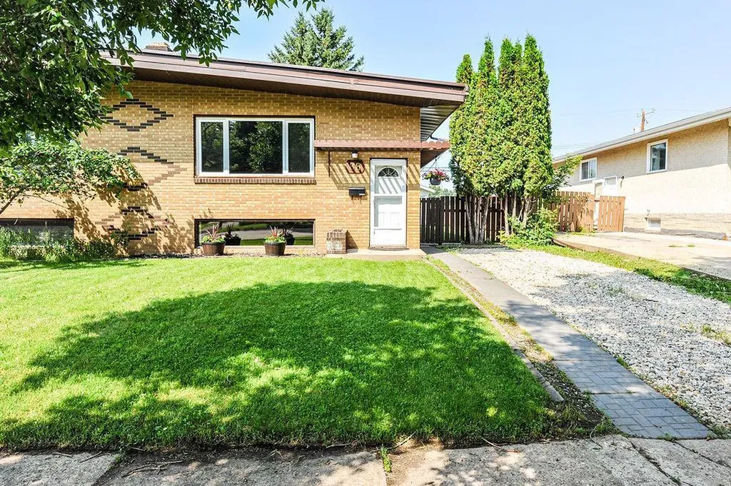 Mount Pleasant Drive Camrose AB T4V 2M6
