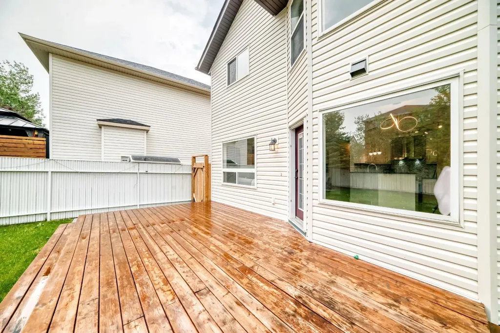 262 Coventry Court NE Calgary AB T3K 5E8