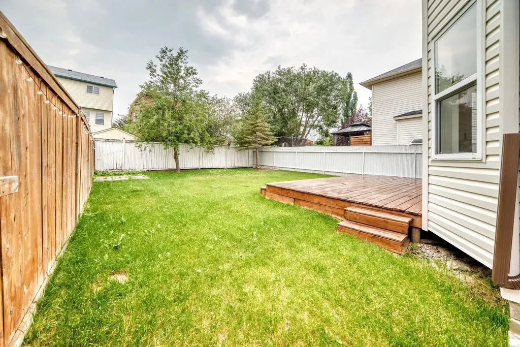 262 Coventry Court NE Calgary AB T3K 5E8
