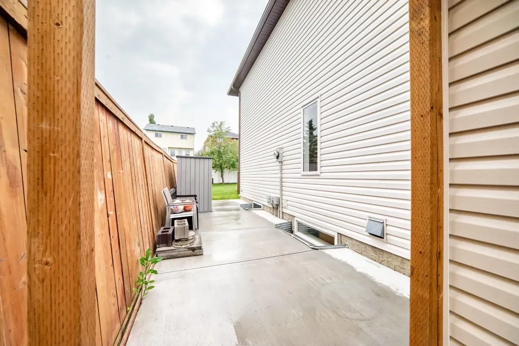 262 Coventry Court NE Calgary AB T3K 5E8