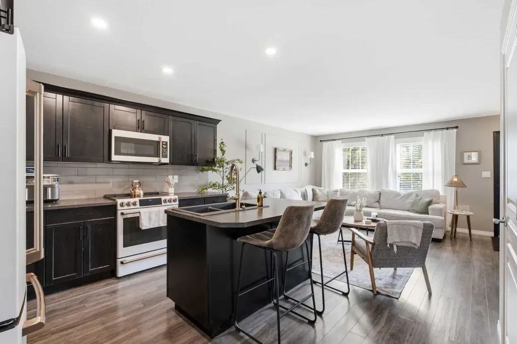 14 Reid Court Sylvan Lake AB T4S 0L9