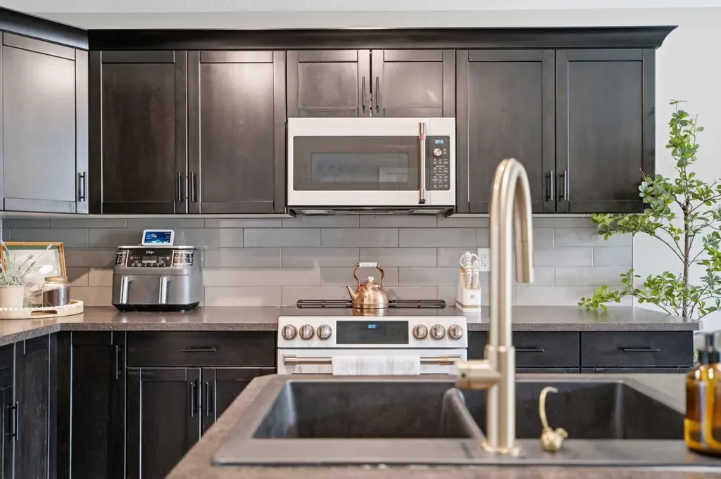 14 Reid Court Sylvan Lake AB T4S 0L9