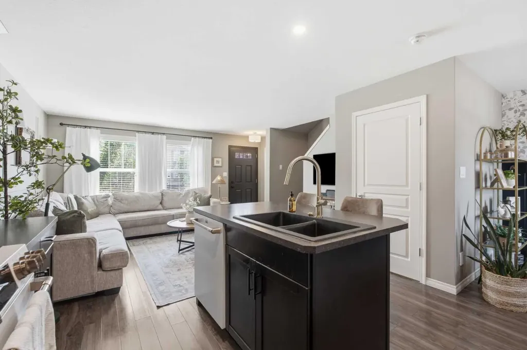14 Reid Court Sylvan Lake AB T4S 0L9