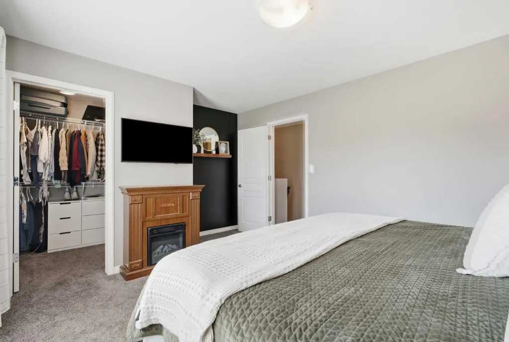 14 Reid Court Sylvan Lake AB T4S 0L9