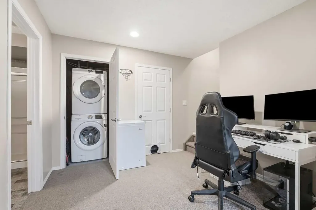 14 Reid Court Sylvan Lake AB T4S 0L9