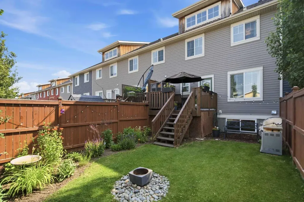 14 Reid Court Sylvan Lake AB T4S 0L9